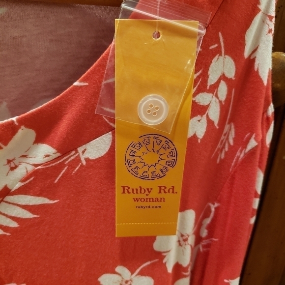 NWT Ruby Rd. Plus Sized Floral Tunic in Coral & White Size 2X - Picture 3 of 7